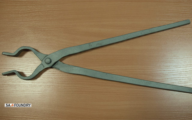 Tongs with flat jaws T-1