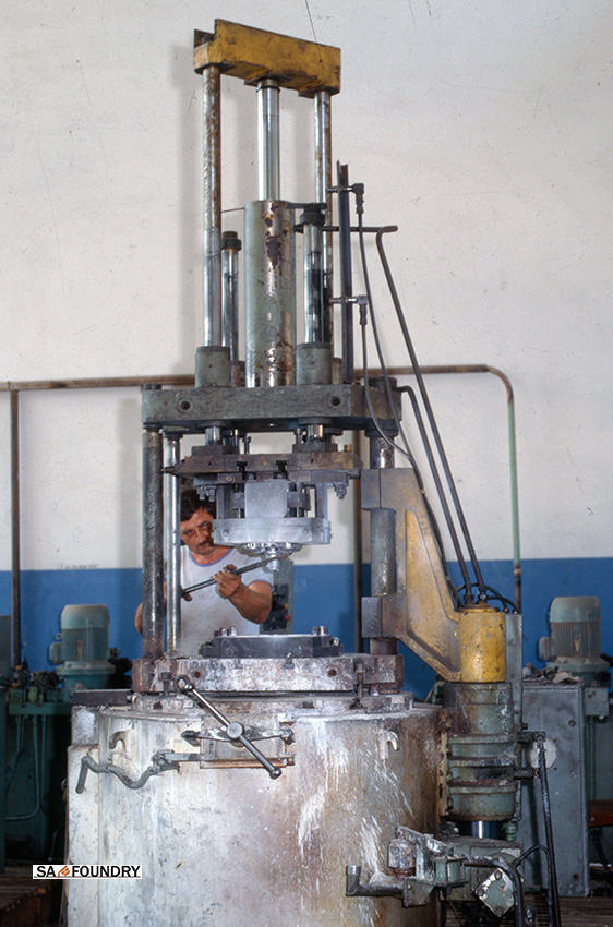 LPDC machine for the production of aluminium brake caliper castings